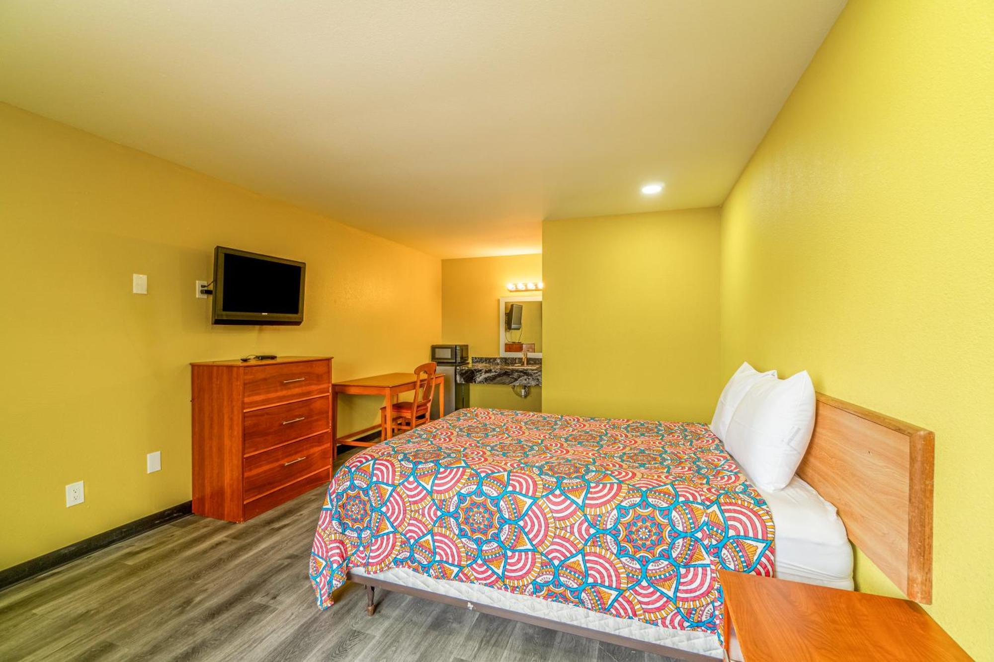 Regency Inn By Oyo Rockdale Tx Экстерьер фото
