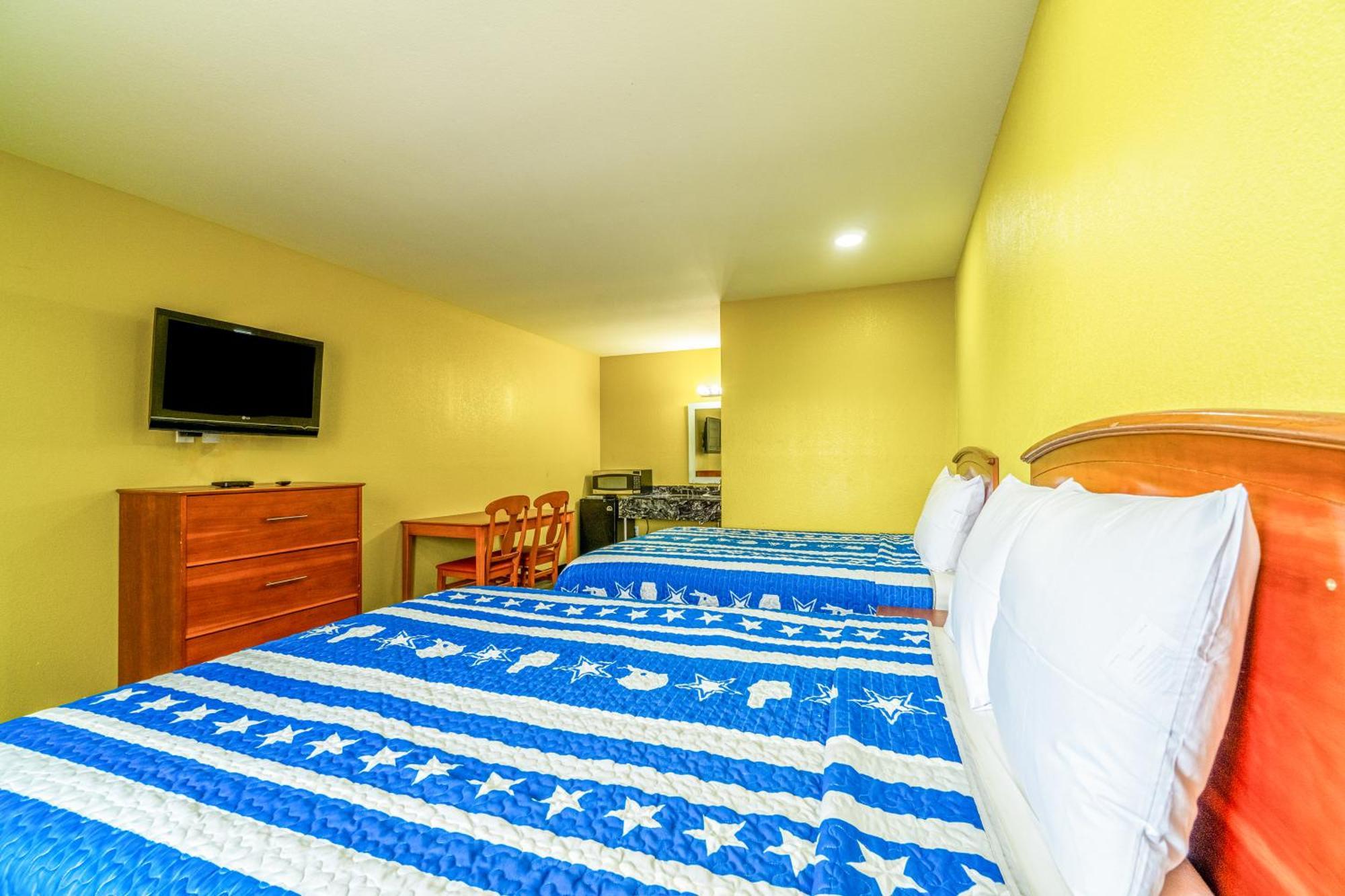 Regency Inn By Oyo Rockdale Tx Экстерьер фото