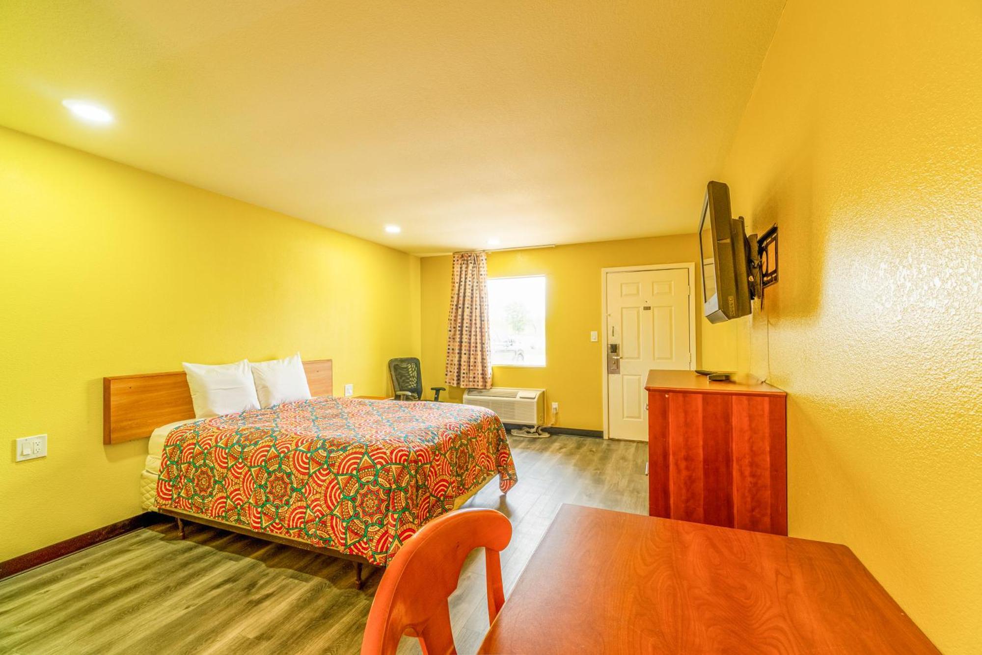 Regency Inn By Oyo Rockdale Tx Экстерьер фото