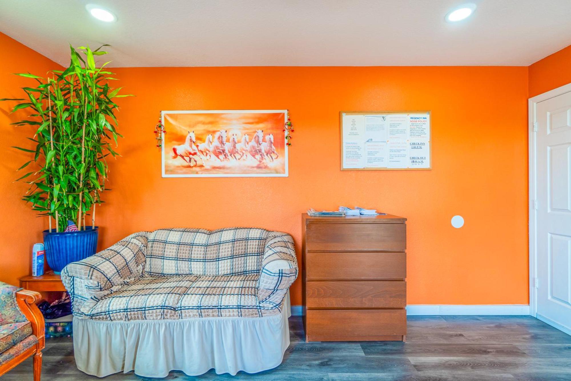 Regency Inn By Oyo Rockdale Tx Экстерьер фото